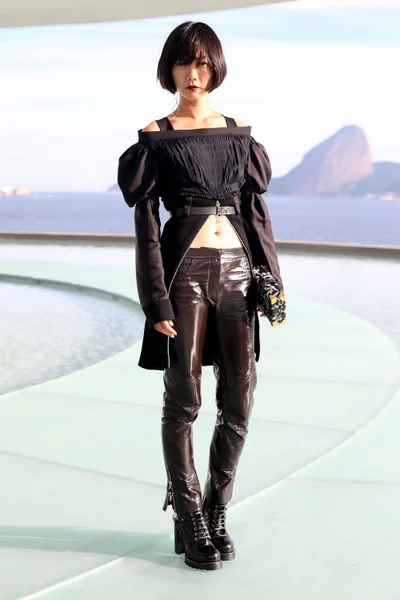 Look 8